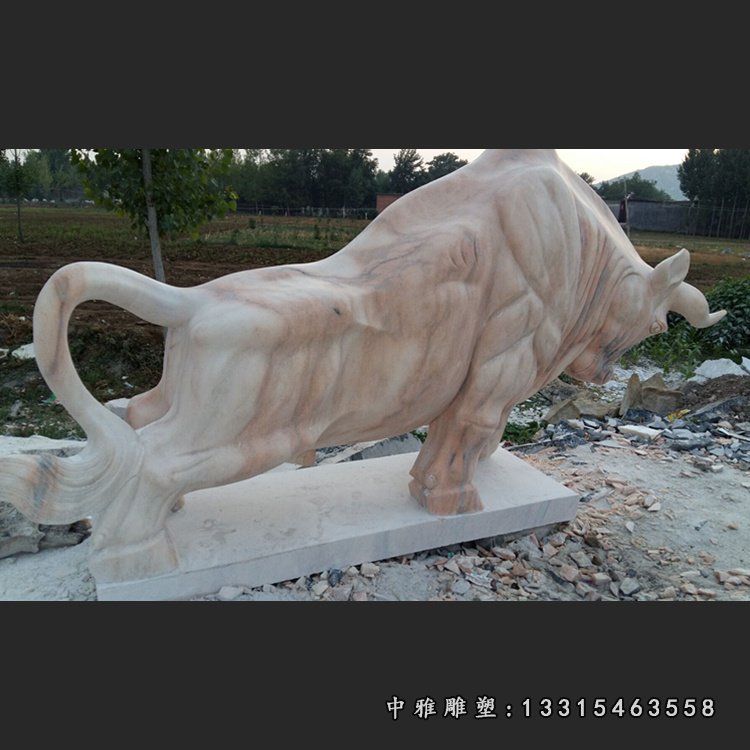 晚霞红开荒牛雕塑，石雕牛