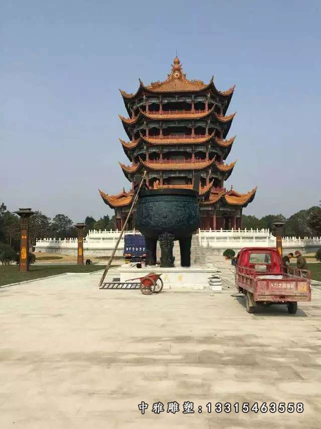 大型青铜寺庙圆鼎