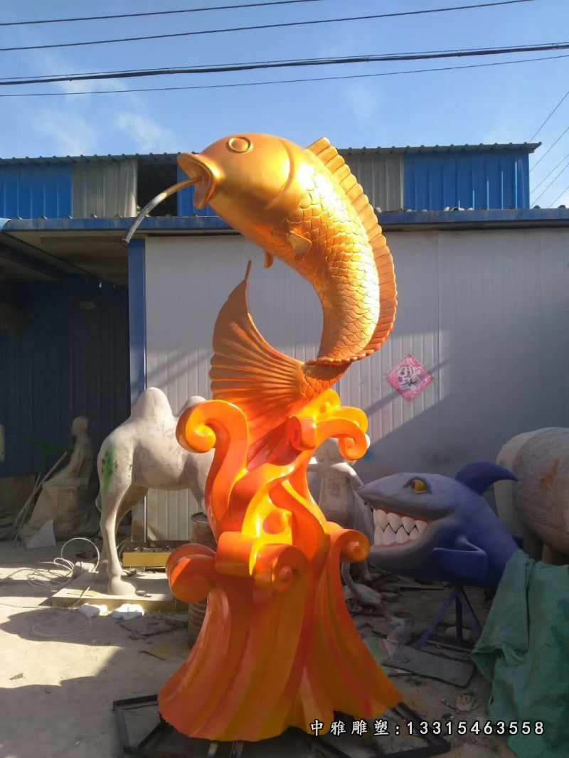 广场金色鲤鱼动物雕塑