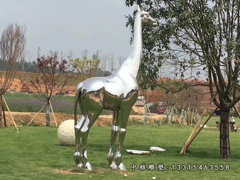 不锈钢镜面长颈鹿雕塑