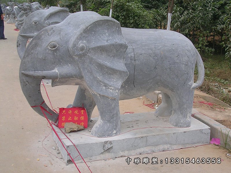 青石景区小象雕塑