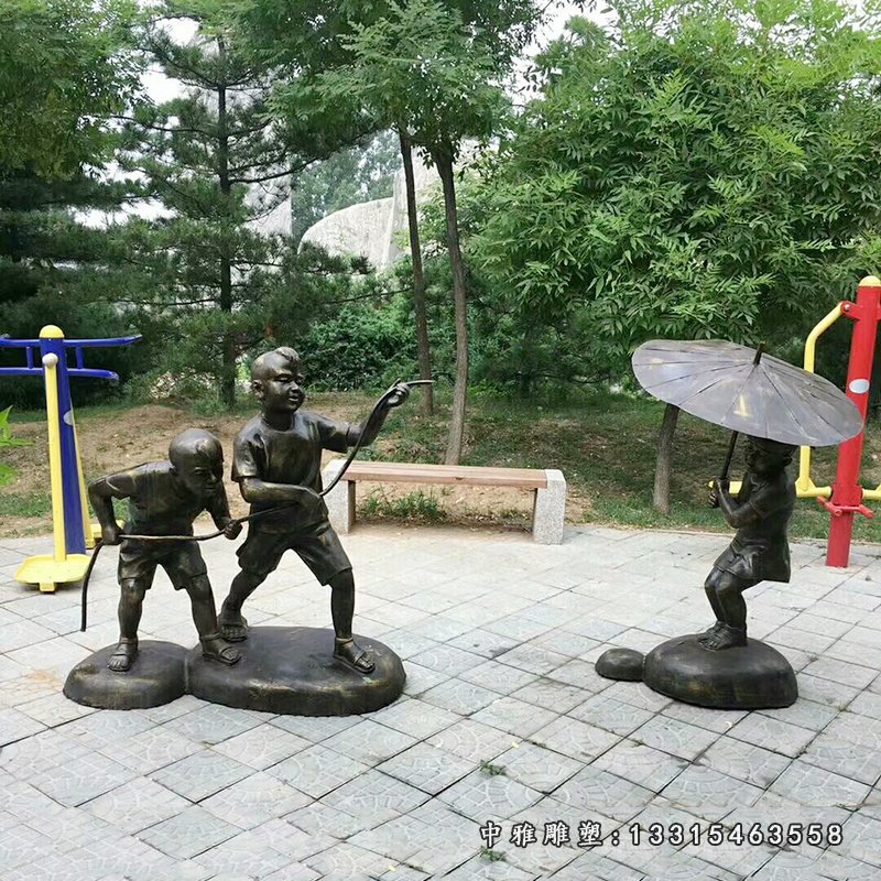 打伞玩水的儿童铜雕，公园小品铜雕 (3)