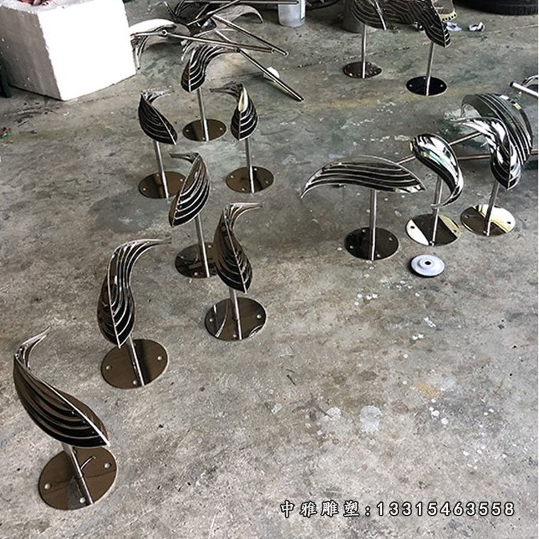 不锈钢抽象小鱼雕塑 (6)