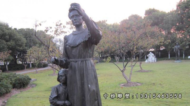 公园居里夫人铜雕（2）