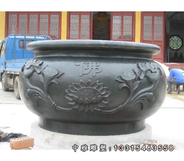 水缸铜雕，寺庙水缸