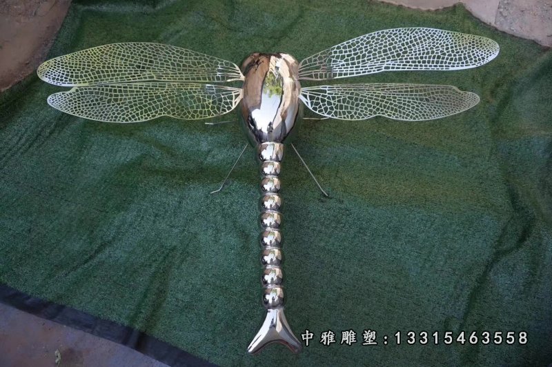 不锈钢镜面蜻蜓雕塑