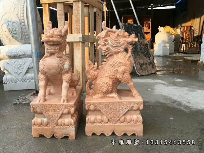 晚霞红坐式麒麟石雕