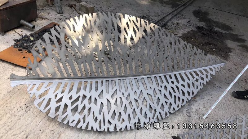 不锈钢树叶雕塑 (1)