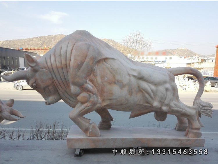 开荒牛石雕，晚霞红石雕牛 (1)