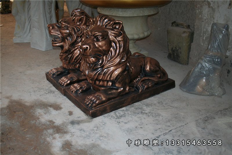 玻璃钢仿铜西洋狮子雕塑，银行门口景观雕塑